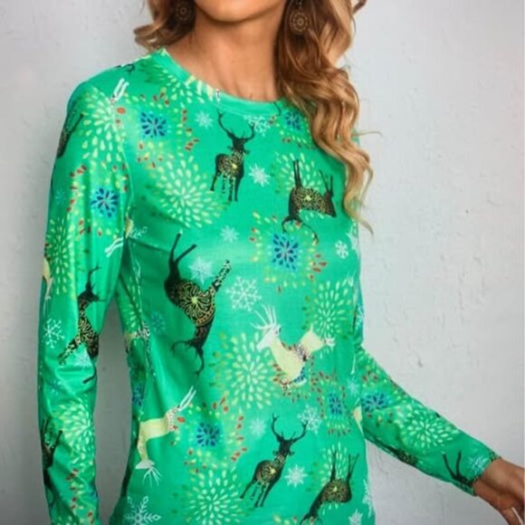 Ladies size Large Green print Christmas Shirt - Picture 3 of 10